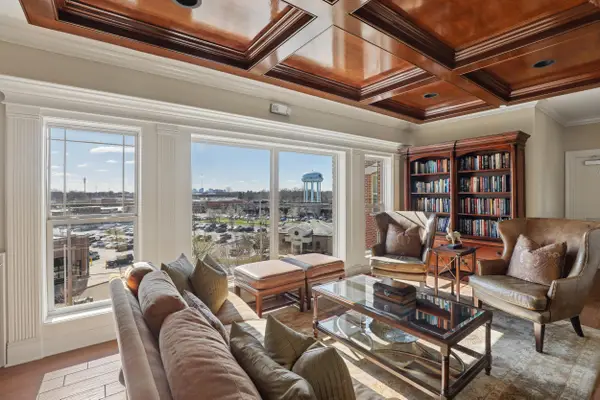 3175 Tremont Road, Columbus, OH 43221