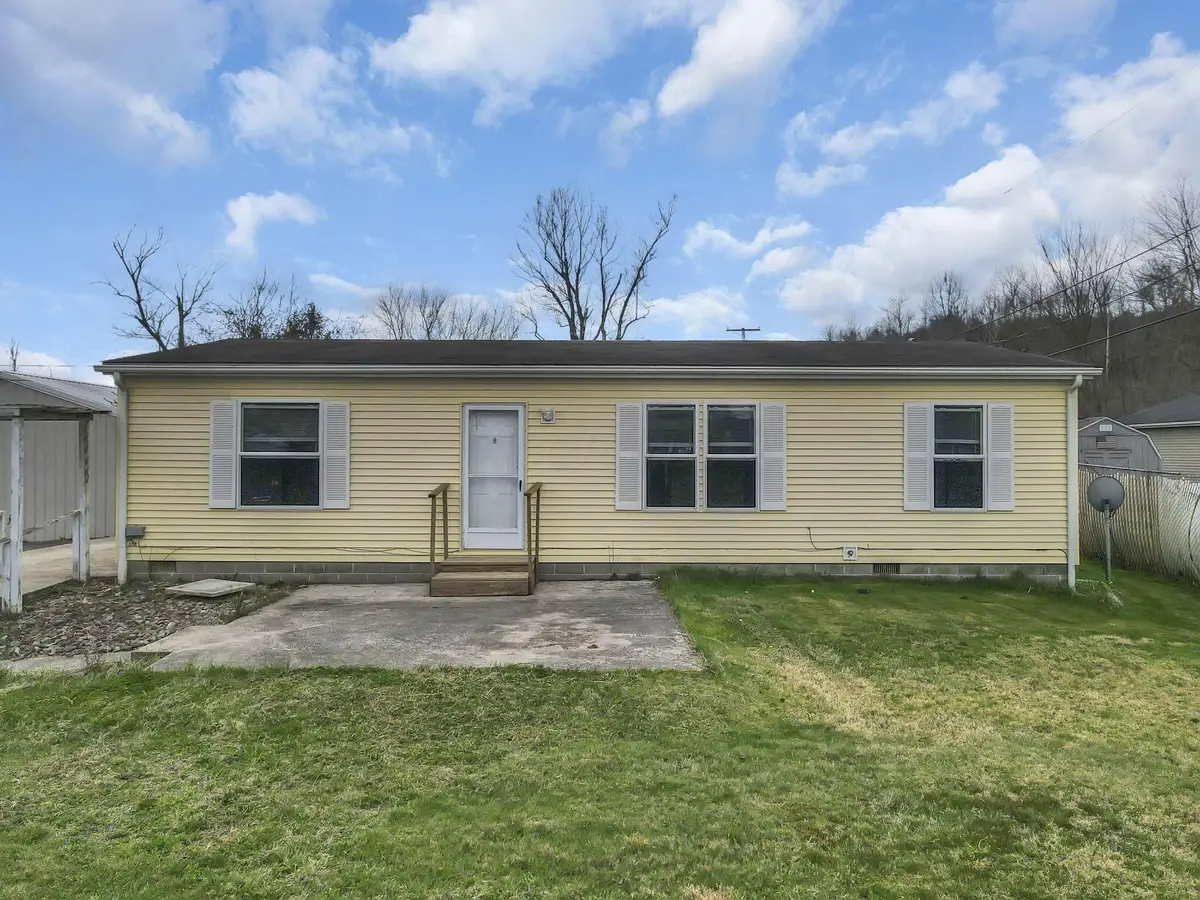 2975 State Route 93 Ne, Crooksville, OH 43731 - #1