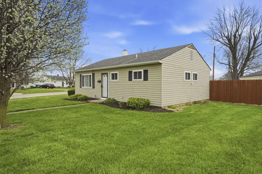 437 Madison Drive N, West Jefferson, OH 43162 - #2