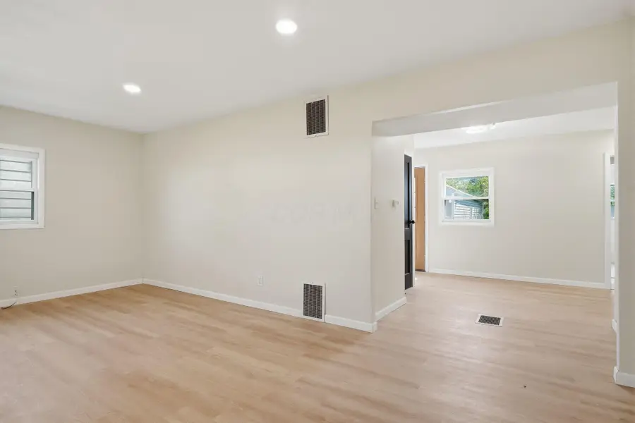 1074 S James Road, Columbus, OH 43227 - #3