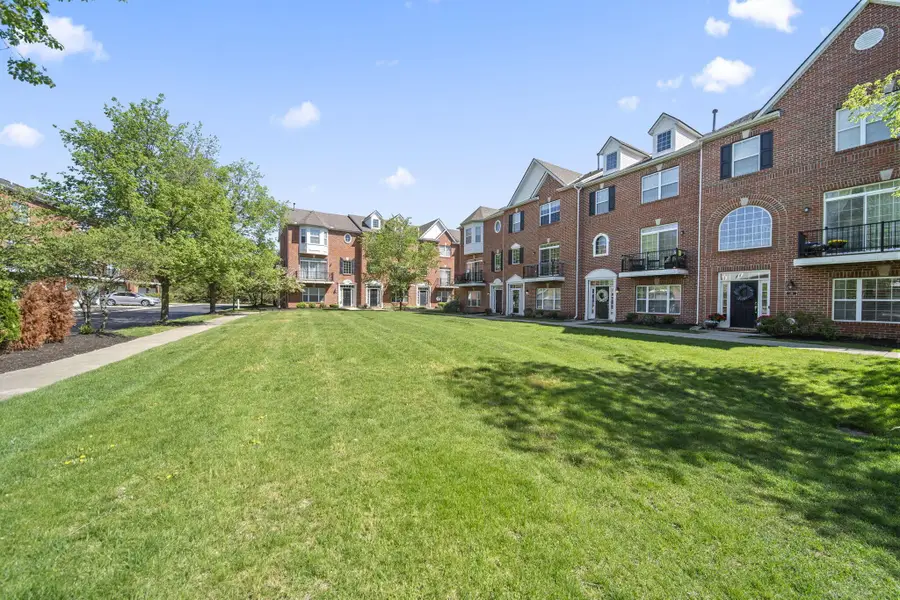 67 Highland Pointe Circle, Columbus, OH 43235 - #3