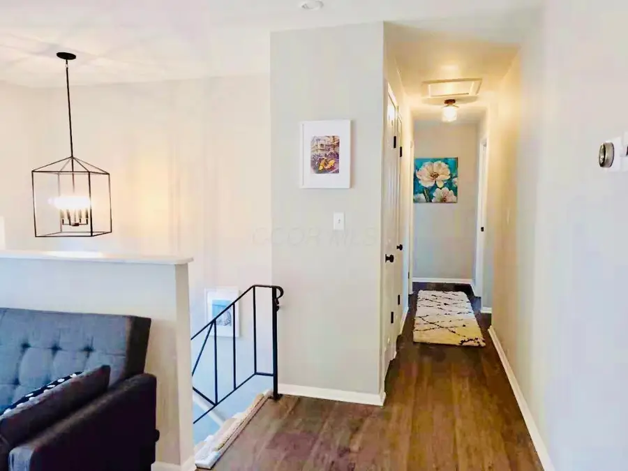 221 Lincolnshire Road, Columbus, OH 43230 - #3