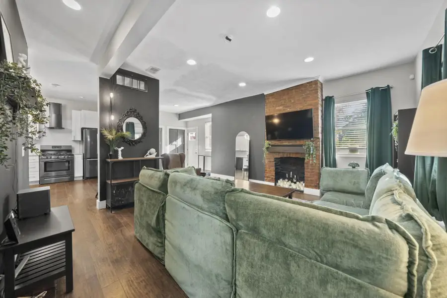 1046 E Cherry Street, Columbus, OH 43205 - #3