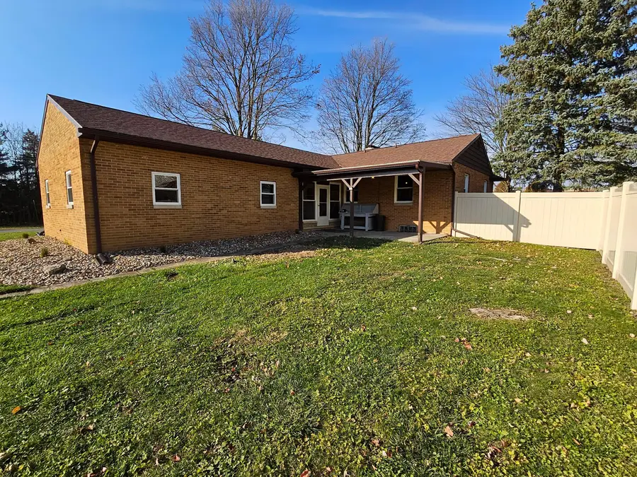 885 W Perry Street, Bucyrus, OH 44820 - #3