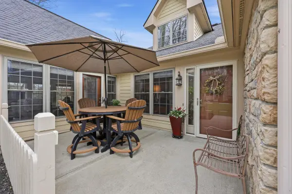 1589 Stone Glen Drive, Lancaster, OH 43130