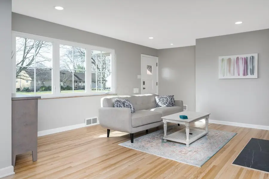 2112 Cresthill Drive, Upper Arlington, OH 43221 - #3