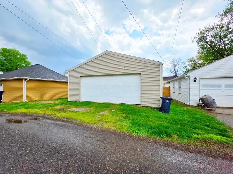 615 E 5th Avenue, Lancaster, OH 43130 - #2