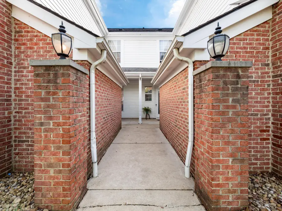 5853 Edge Of Village, Westerville, OH 43081 - #2