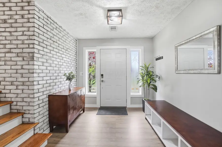 60 Savern Place, Columbus, OH 43230 - #3