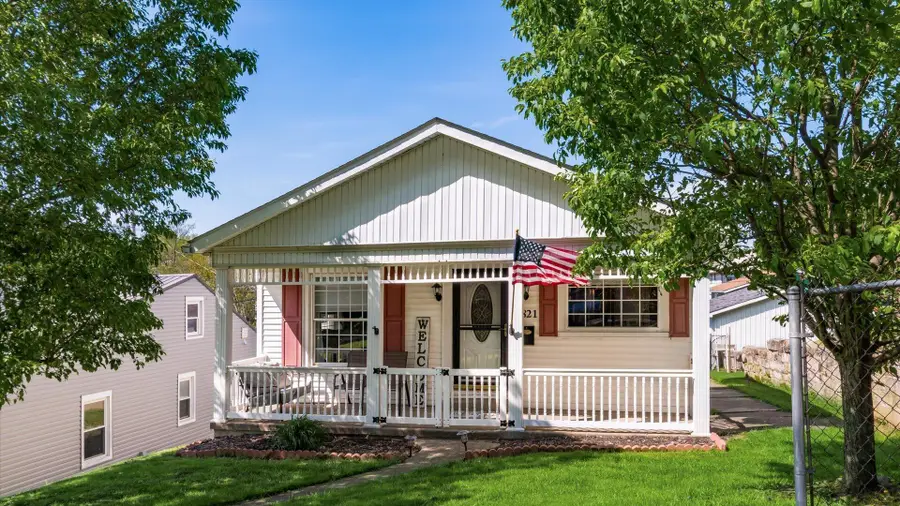 821 Stewart Avenue, Cambridge, OH 43725 - #3