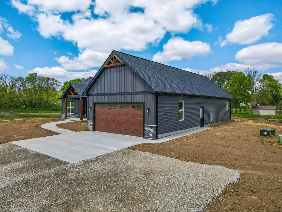 4254 Stone Hill Drive E, Carroll, OH 43112 - #2