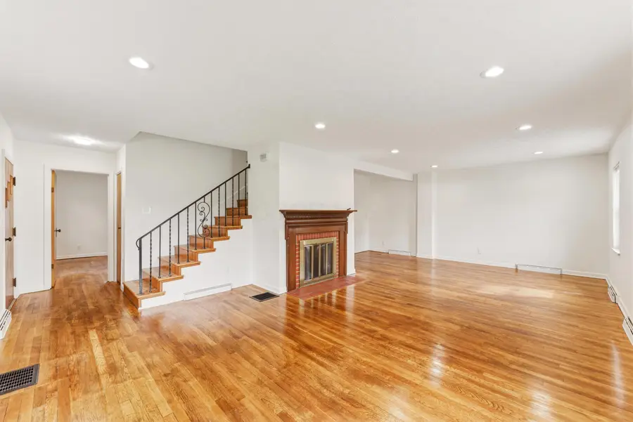 1887 E Cooke Road, Columbus, OH 43224 - #3