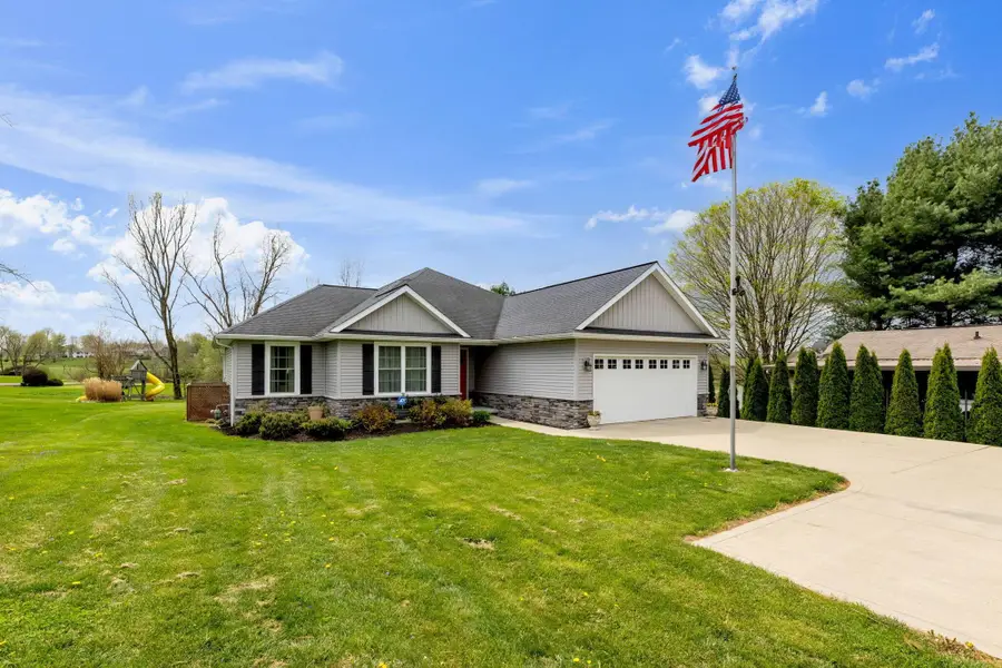 21146 Floralwood Drive, Howard, OH 43028 - #2