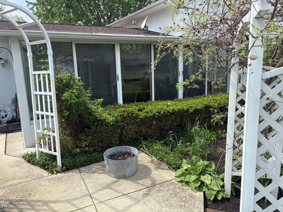 440 Deerwood Avenue E, Columbus, OH 43230 - #3