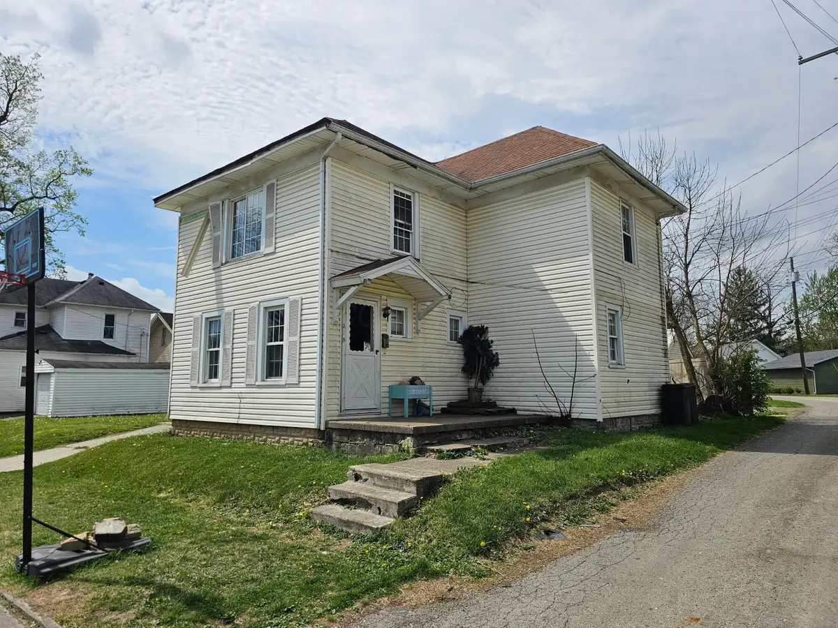 319 Hopkins Street, Washington Court House, OH 43160 - #1