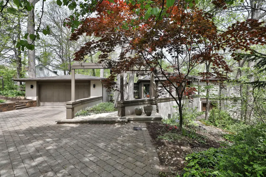 815 Lookout Point Drive, Columbus, OH 43235 - #2