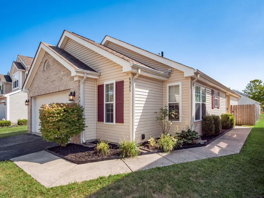6865 Manor Crest Lane, Canal Winchester, OH 43110 - #2