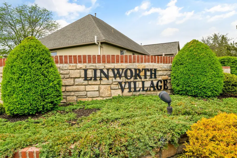 912 Linworth Village Drive, Columbus, OH 43235 - #2