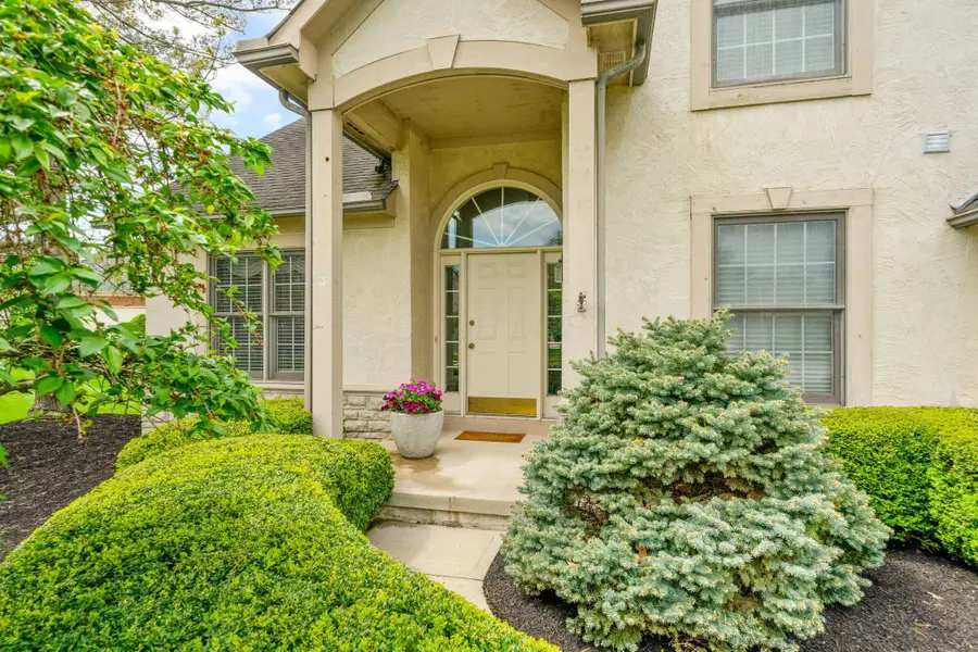 912 Linworth Village Drive, Columbus, OH 43235 - #3