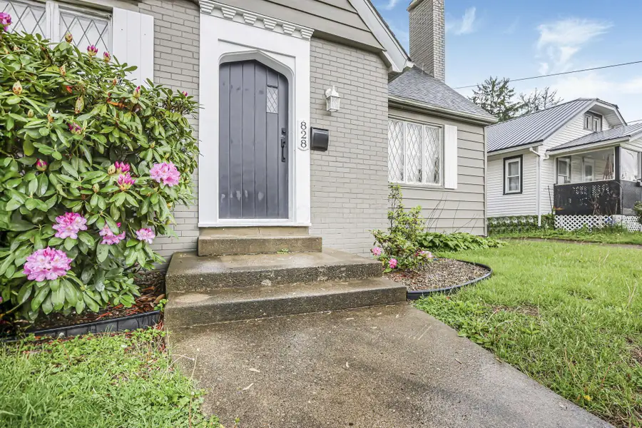 828 Lindbergh Avenue, Zanesville, OH 43701 - #3