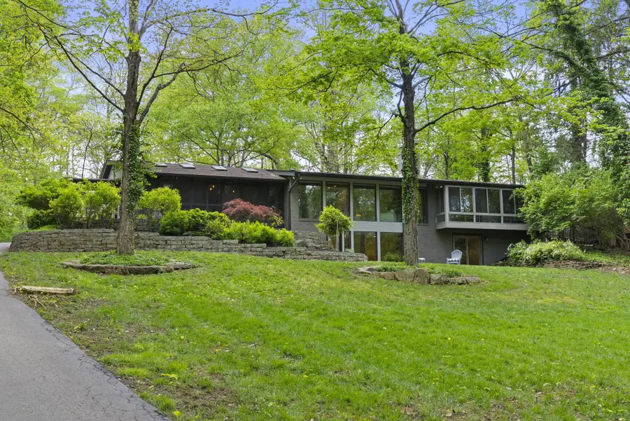 2391 Donna Drive, Columbus, OH 43220 - #3