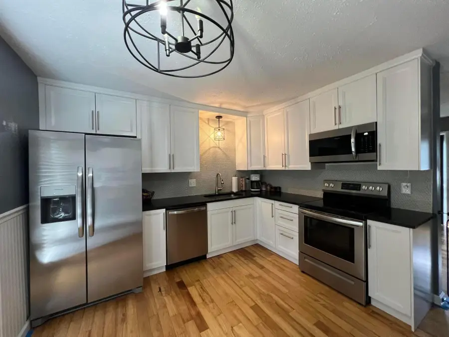 7035 London Groveport Road, Grove City, OH 43123 - #3