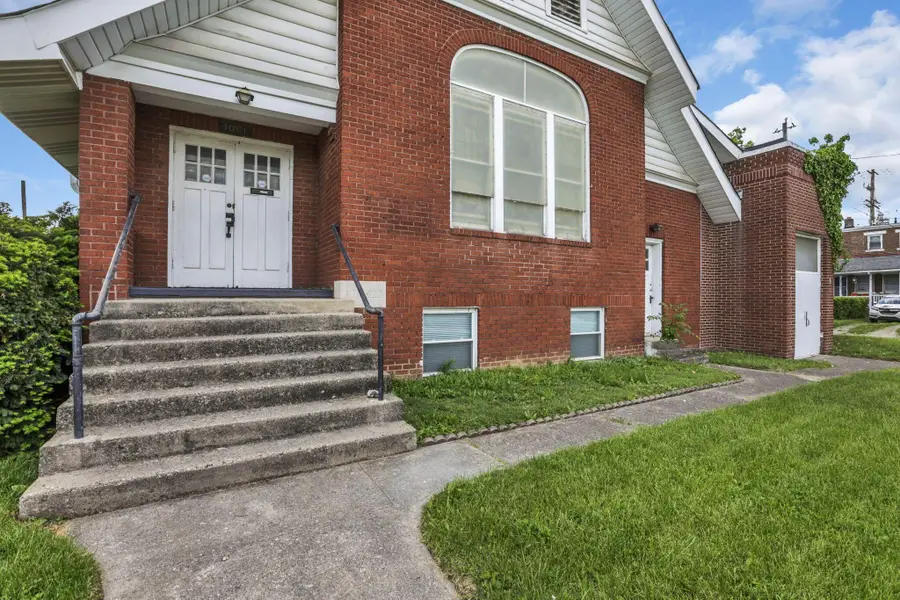 1061 S 22nd Street, Columbus, OH 43206 - #3