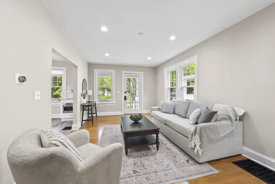 81 W Lakeview Avenue W, Columbus, OH 43202 - #3