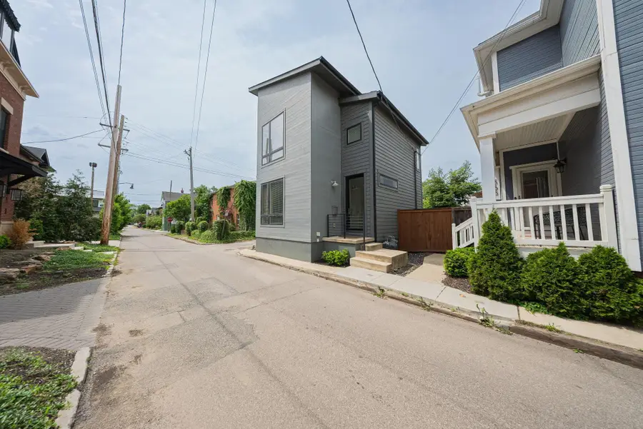 567 Lathrop Street, Columbus, OH 43206 - #3