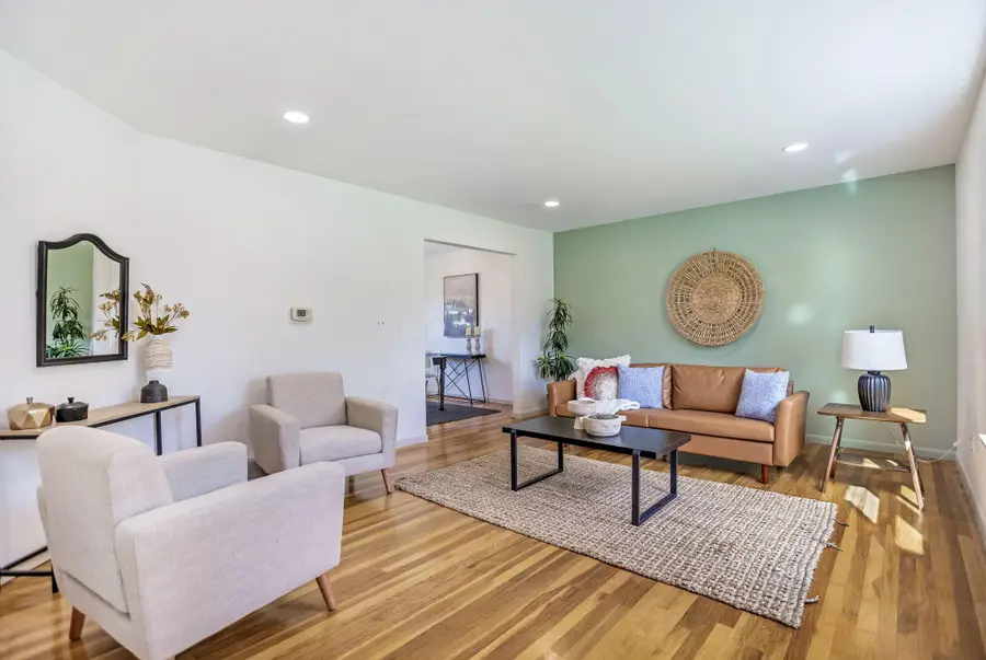 1354 Cardwell Square N, Columbus, OH 43229 - #3