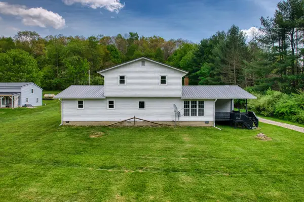 9689 Stickle Road, Saint Louisville, OH 43071