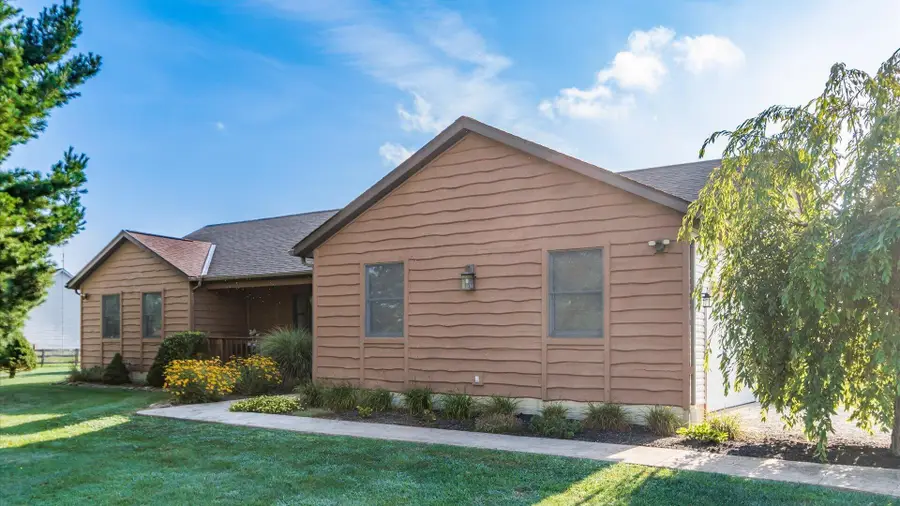 8261 York Road Sw, Pataskala, OH 43062 - #3