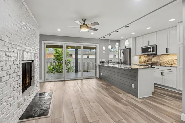 922 Chatham Lane, Columbus, OH 43221