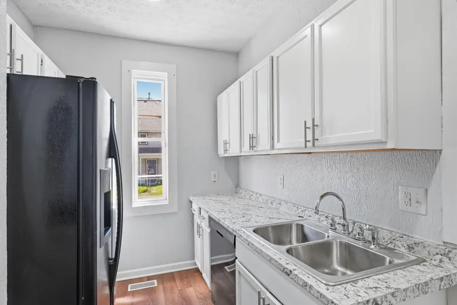 934 E 13th Avenue, Columbus, OH 43211 - #3