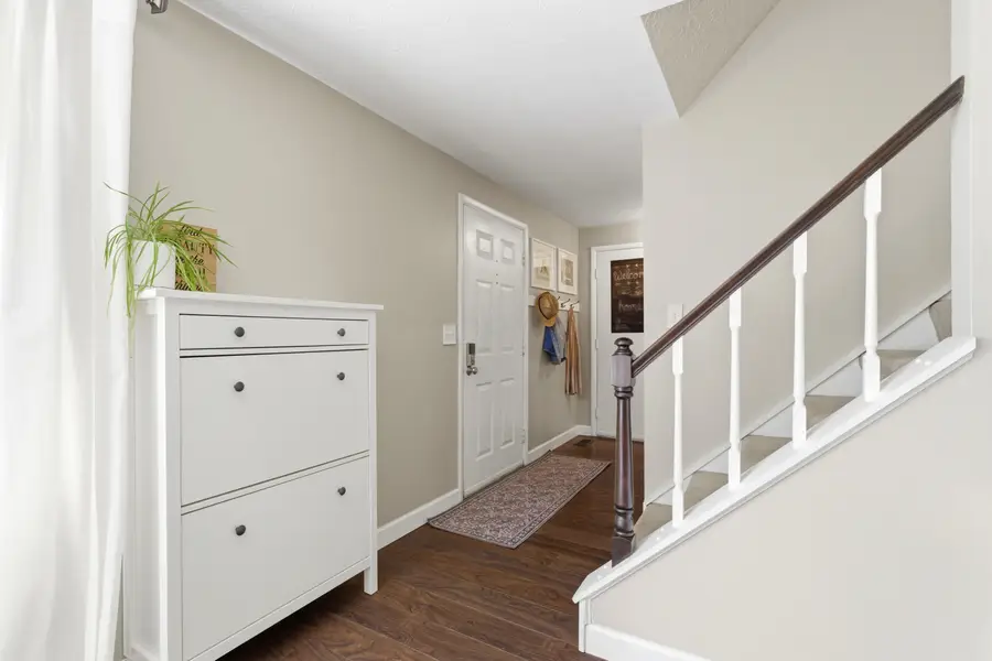 910 Hartney Drive, Columbus, OH 43230 - #3