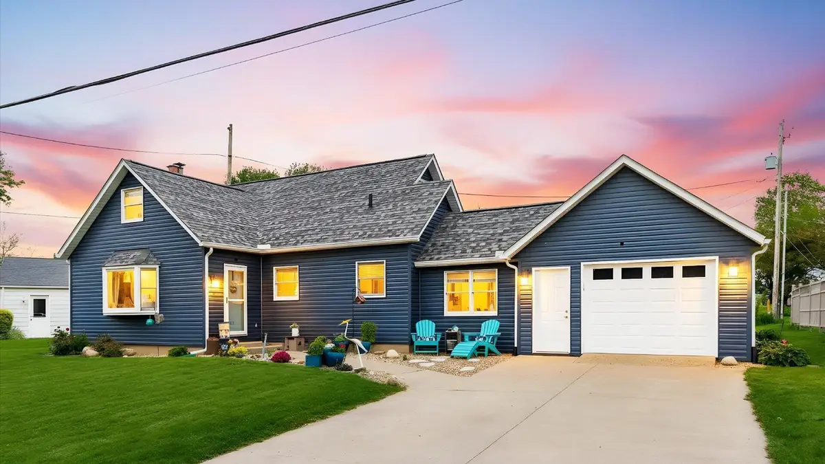 714 Lakeshore Drive E, Hebron, OH 43025 - #1