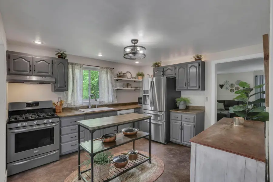 222 Woods Avenue, New Lexington, OH 43764 - #3