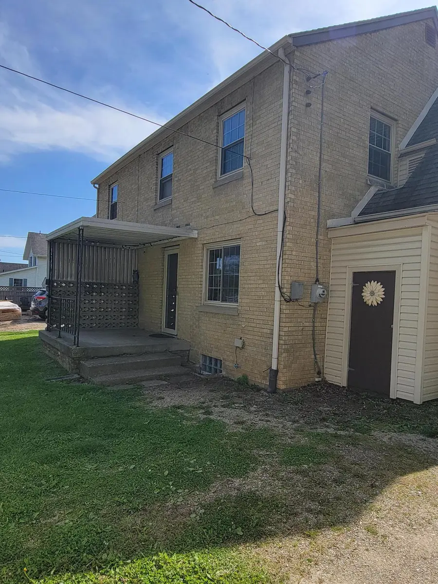 28 S 33rd Street, Newark, OH 43055 - #3