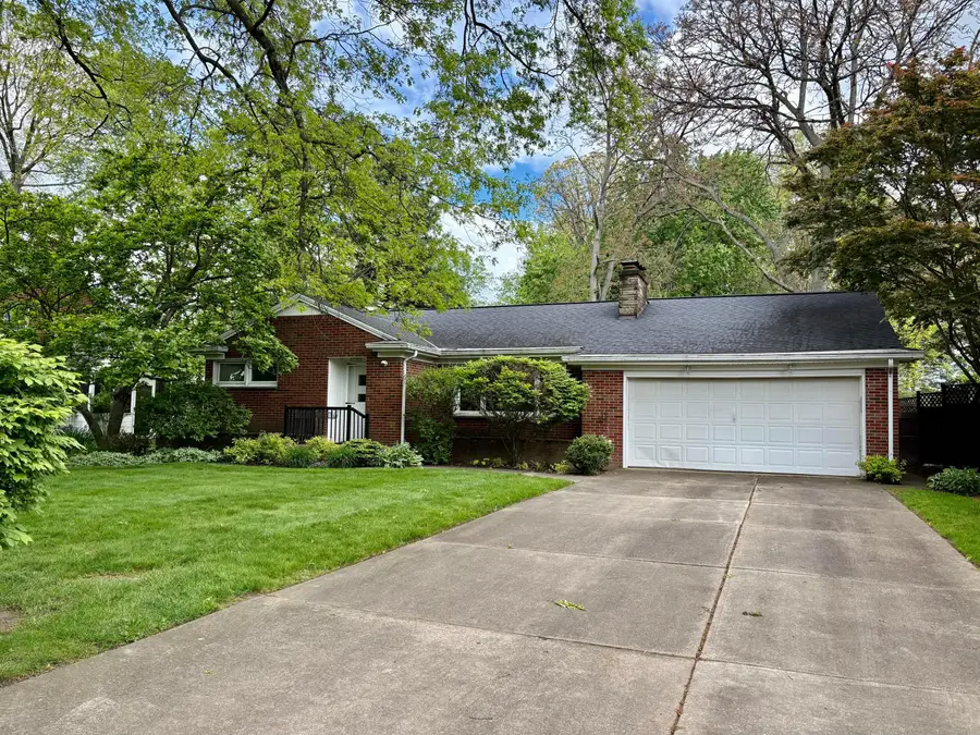 319 Bachtel Street Se, North Canton, OH 44720 - #2
