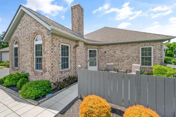 285 Villa Oaks Lane, Columbus, OH 43230