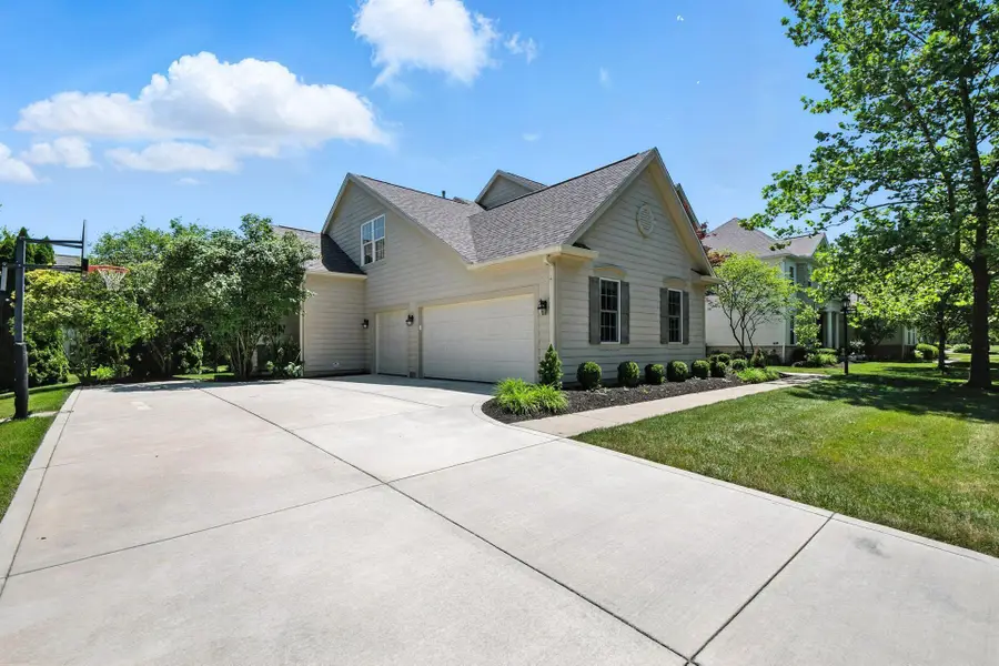 8066 Summerhouse Drive W, Dublin, OH 43016 - #3