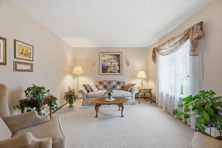 404 Knob Avenue, Reynoldsburg, OH 43068 - #3