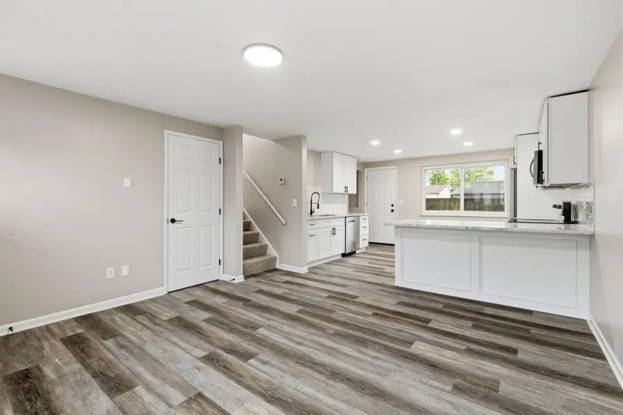 2127 Shawbury Court E, Columbus, OH 43229 - #3