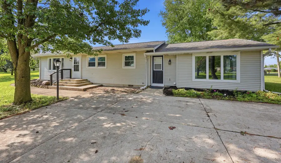 1155 W Choctaw Drive, London, OH 43140 - #2