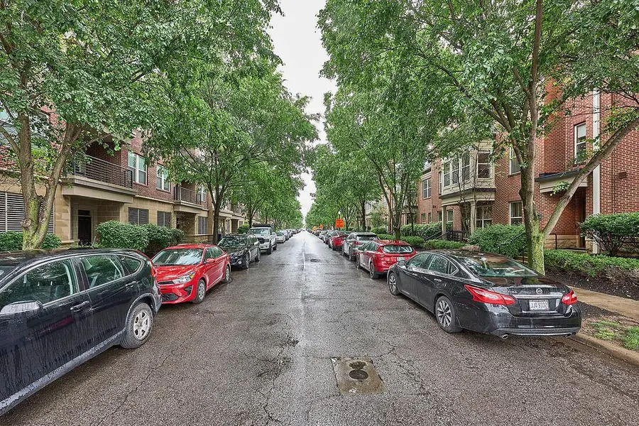 936 Perry Street, Columbus, OH 43215 - #2
