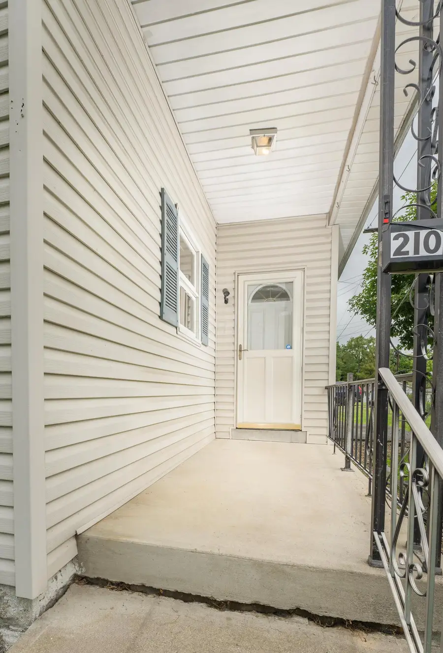 210 W Shields Street, Newark, OH 43055 - #3