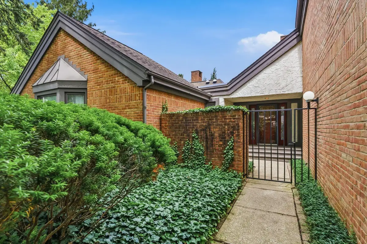 2060 Mackenzie Drive, Columbus, OH 43220 - #1