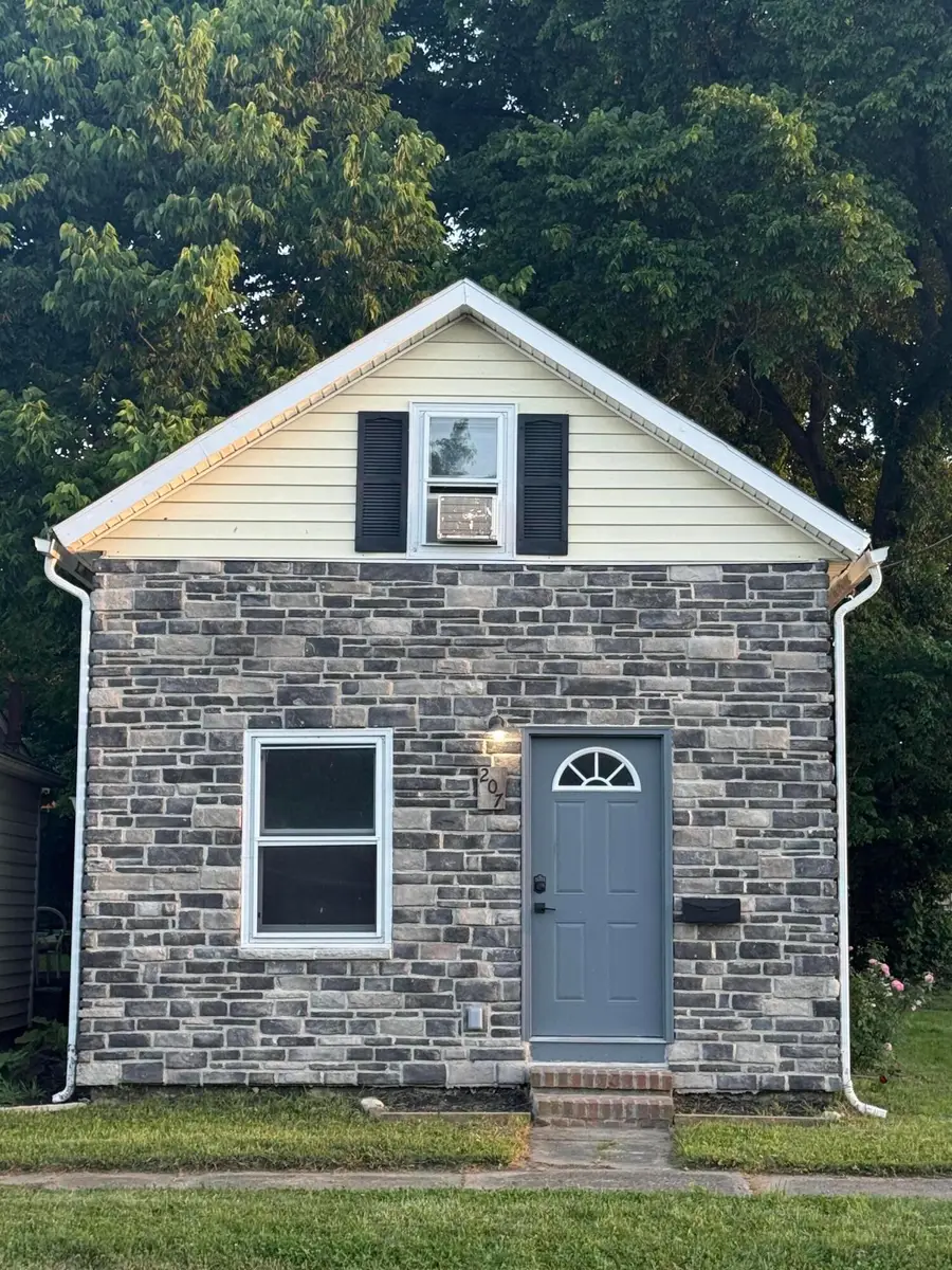 207 E Mill Street, Circleville, OH 43113 - #2