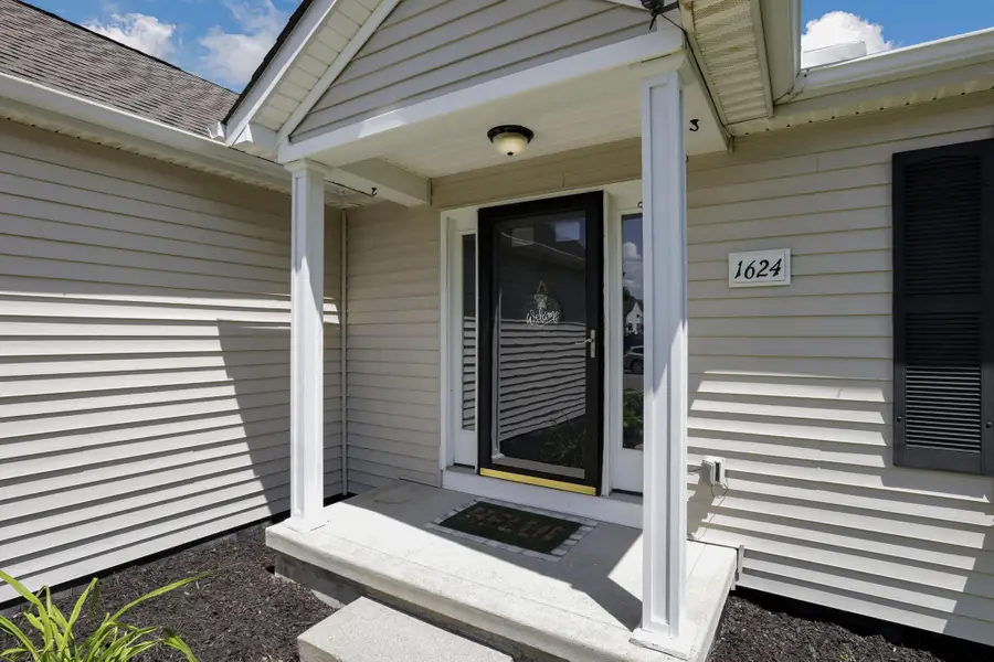 1624 E Turkey Run Drive, Newark, OH 43055 - #3
