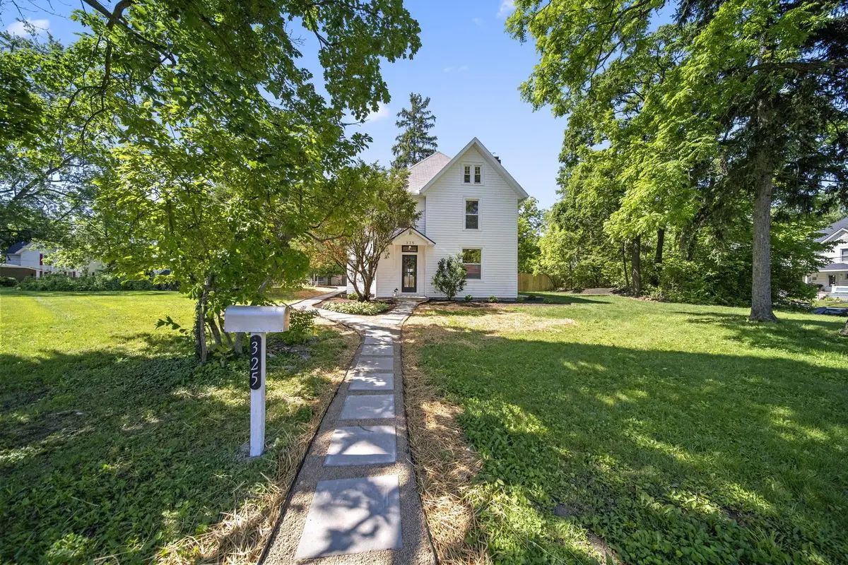 325 W William Street, Delaware, OH 43015 - #1